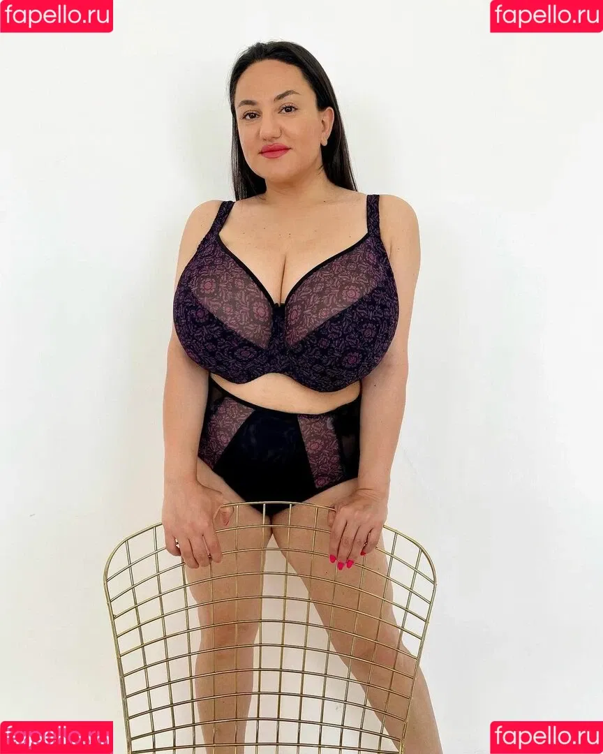 Liana Onlyfans Photo Gallery 