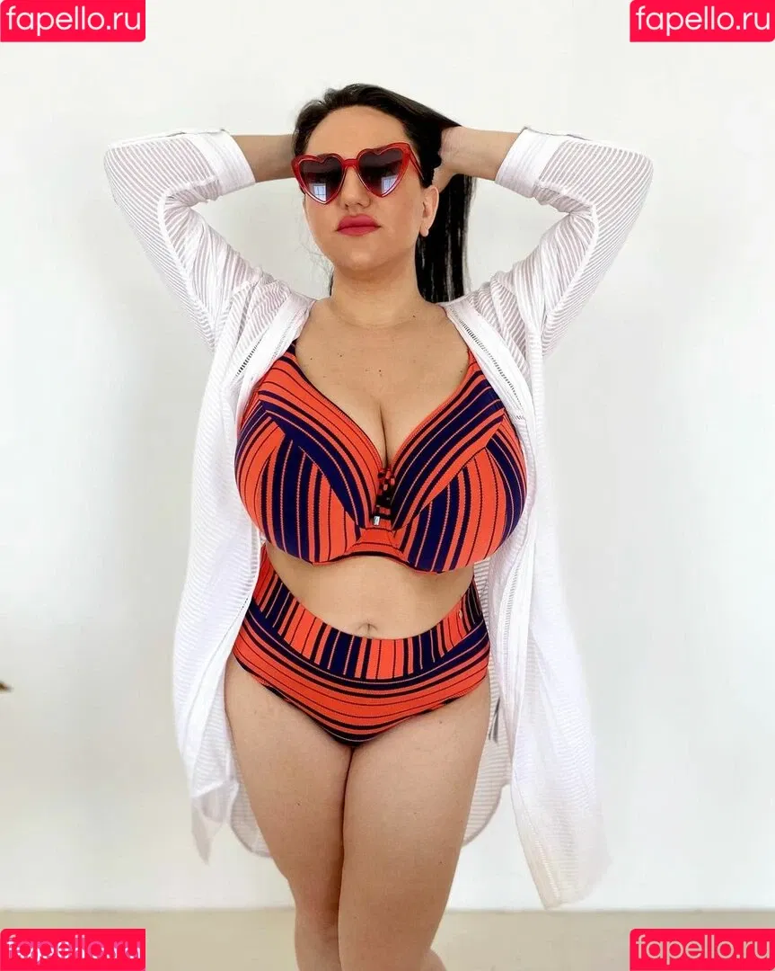 Liana Onlyfans Photo Gallery 