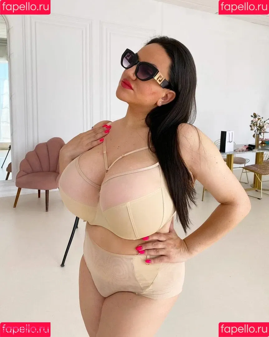Liana Onlyfans Photo Gallery 