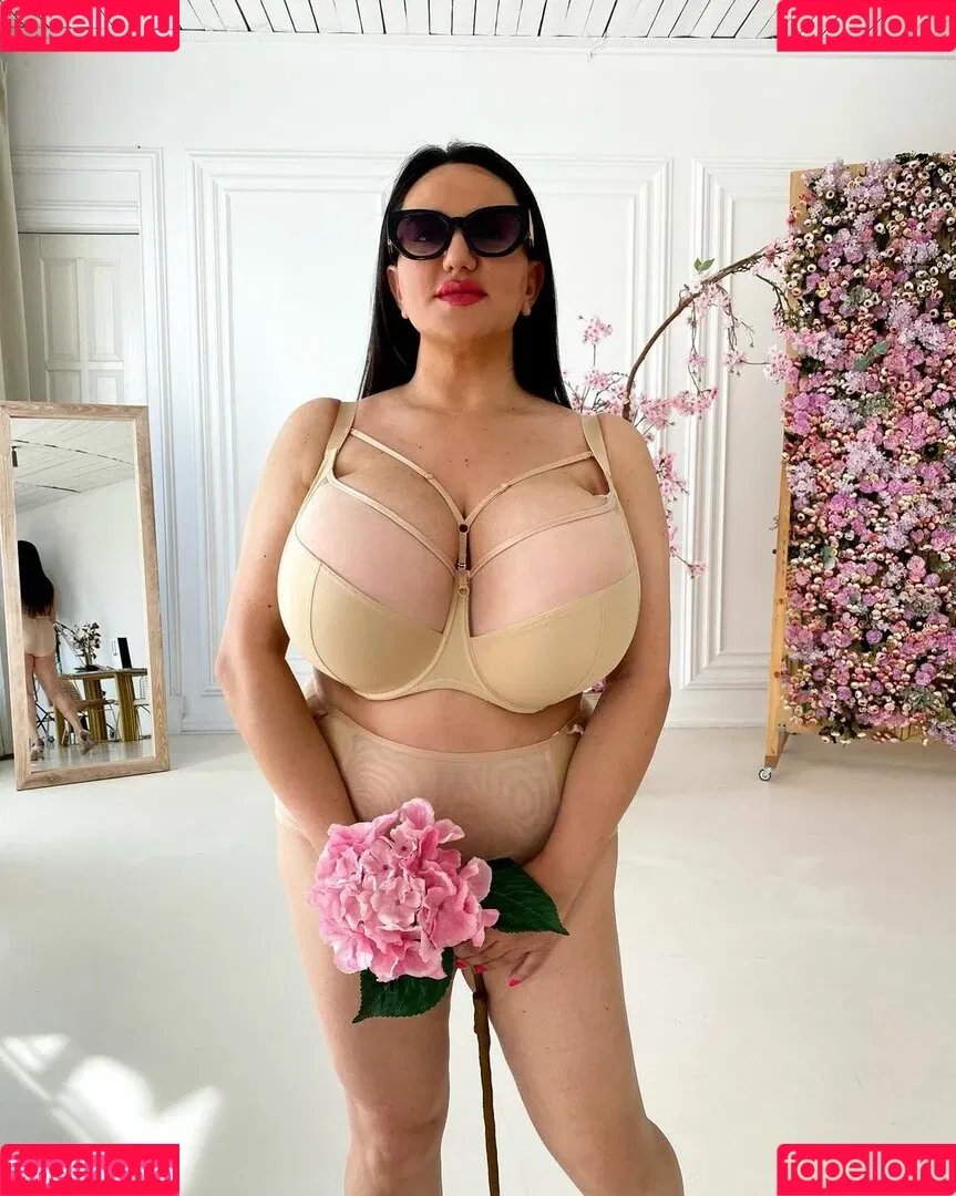 Liana Onlyfans Photo Gallery 