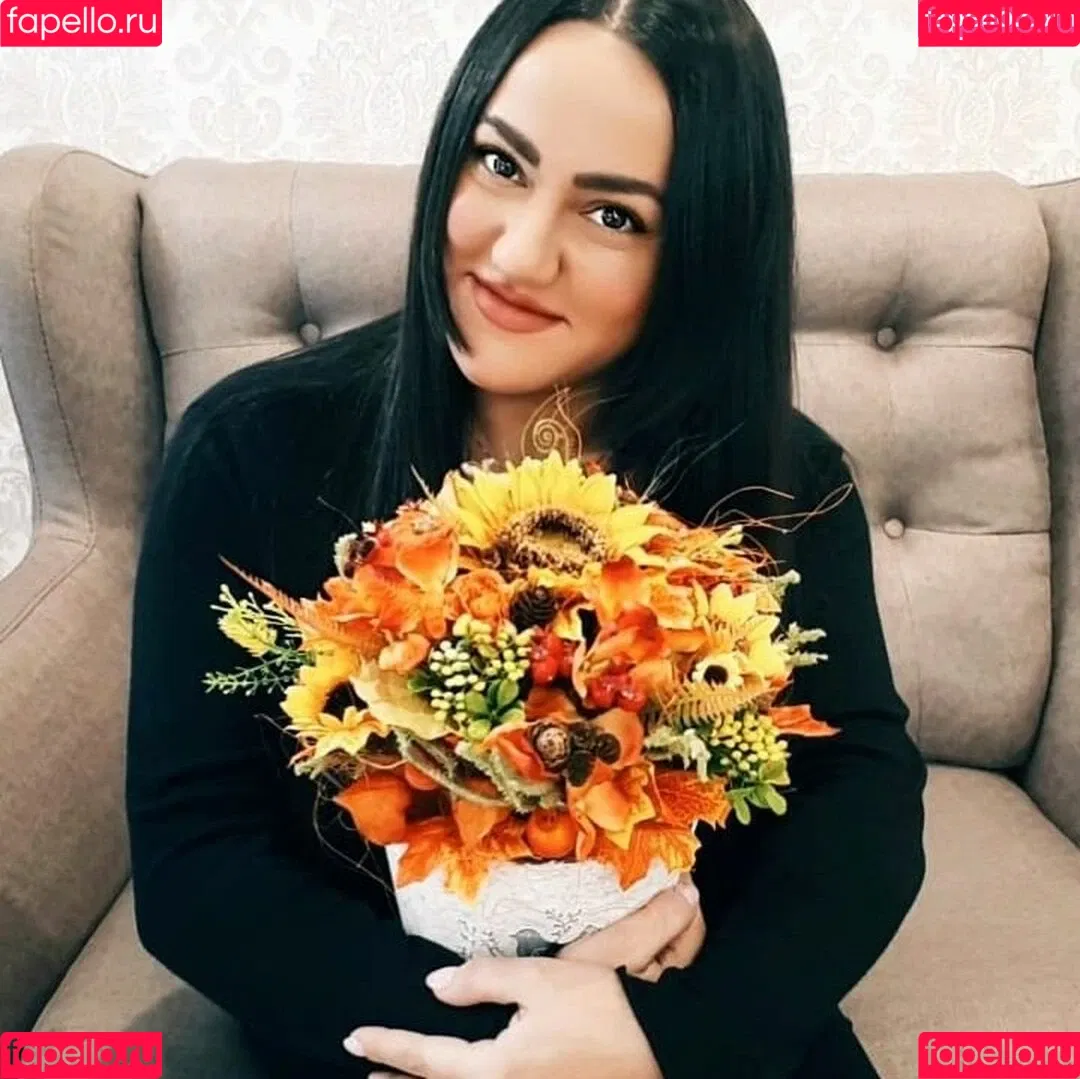 Liana Onlyfans Photo Gallery 