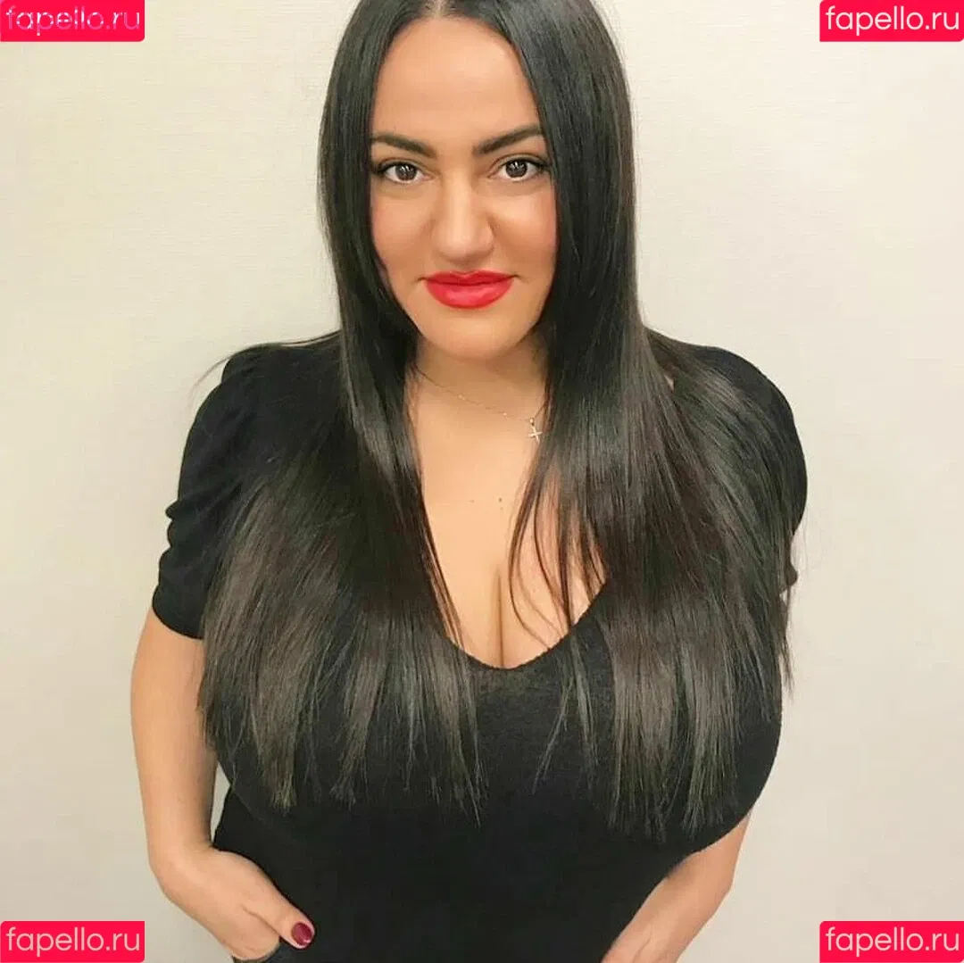 Liana Onlyfans Photo Gallery 