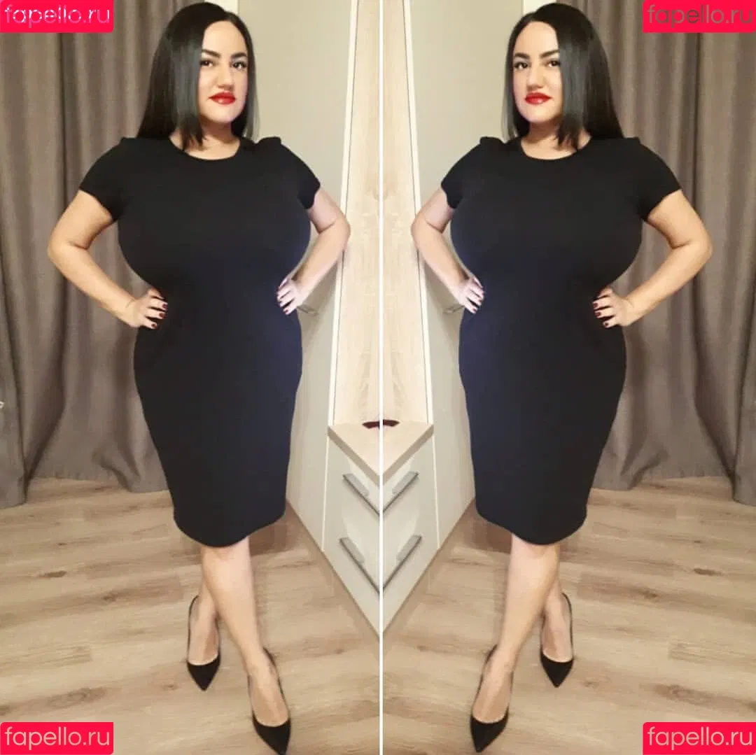 Liana Onlyfans Photo Gallery 