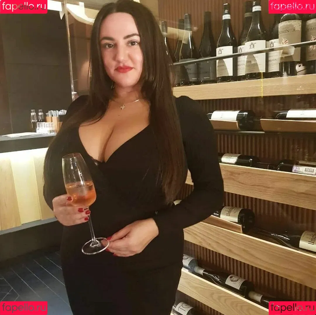 Liana Onlyfans Photo Gallery 