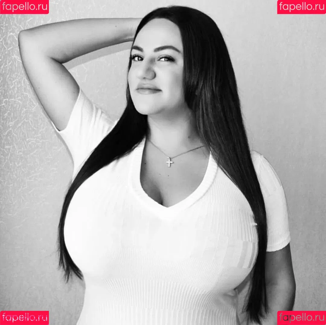 Liana Onlyfans Photo Gallery 