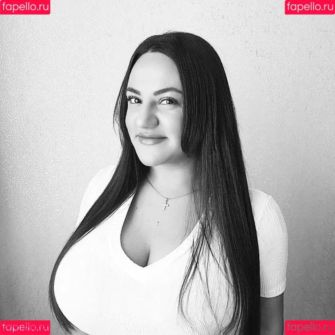 Liana Onlyfans Photo Gallery 