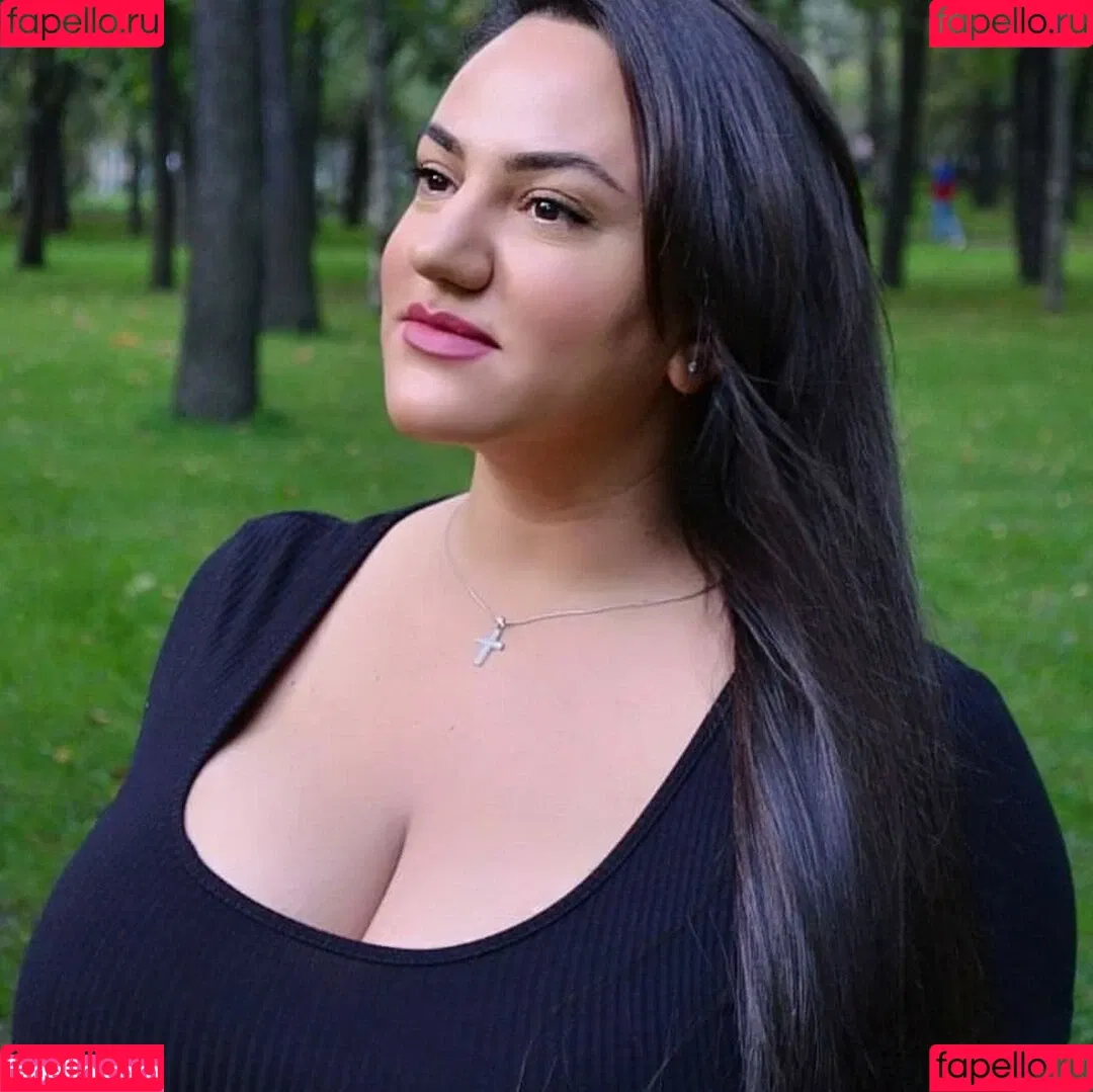 Liana Onlyfans Photo Gallery 