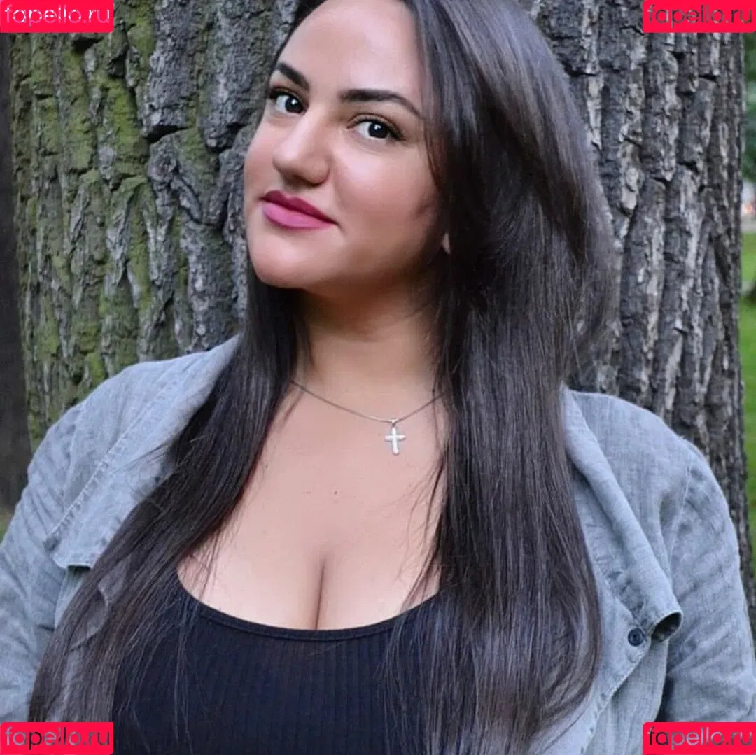 Liana Onlyfans Photo Gallery 
