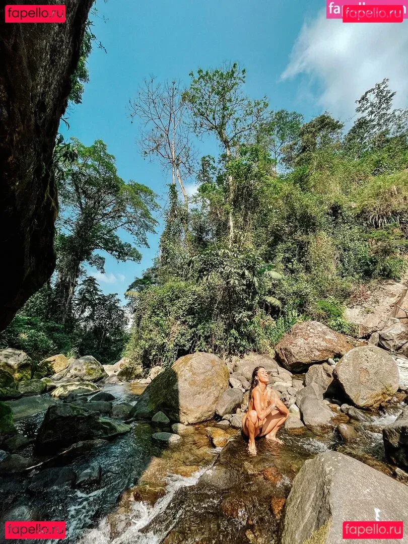 Karena Thompson Onlyfans Photo Gallery 