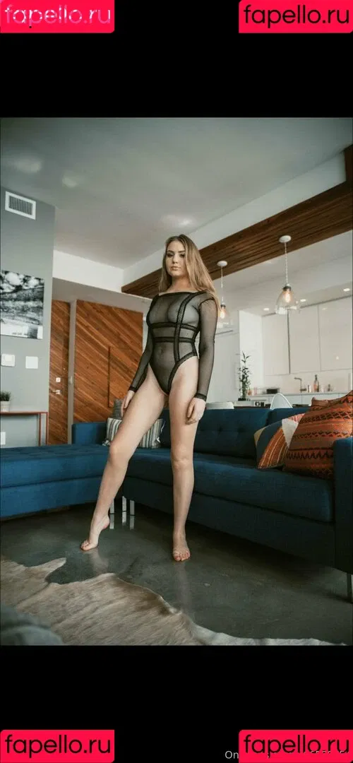 cora.amour Onlyfans Photo Gallery 
