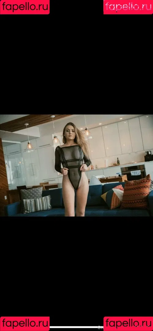 cora.amour Onlyfans Photo Gallery 