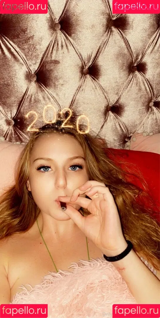 cora.amour Onlyfans Photo Gallery 