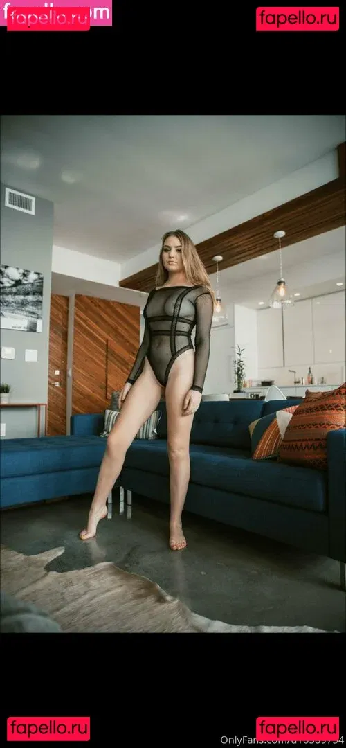 cora.amour Onlyfans Photo Gallery 