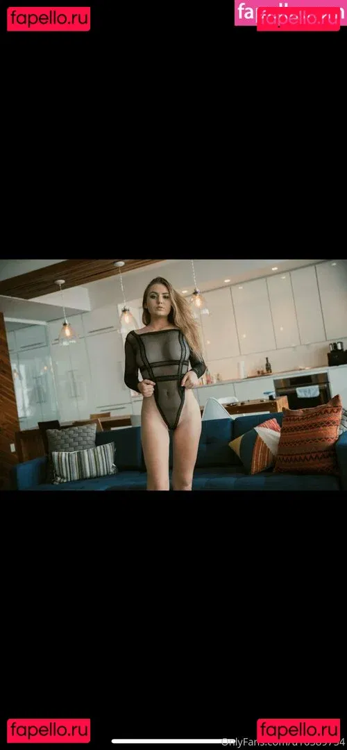 cora.amour Onlyfans Photo Gallery 