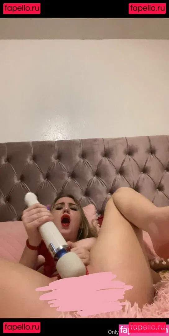 cora.amour Onlyfans Photo Gallery 