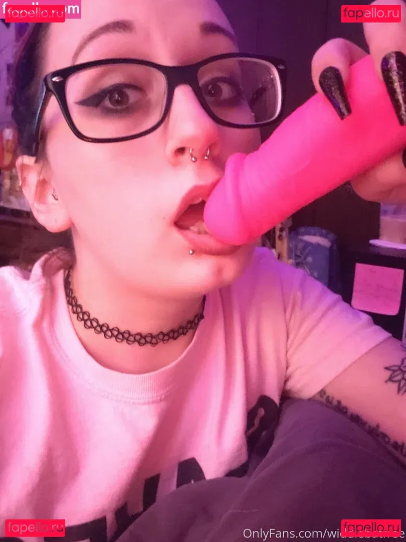 widdlebatfree Onlyfans Photo Gallery 