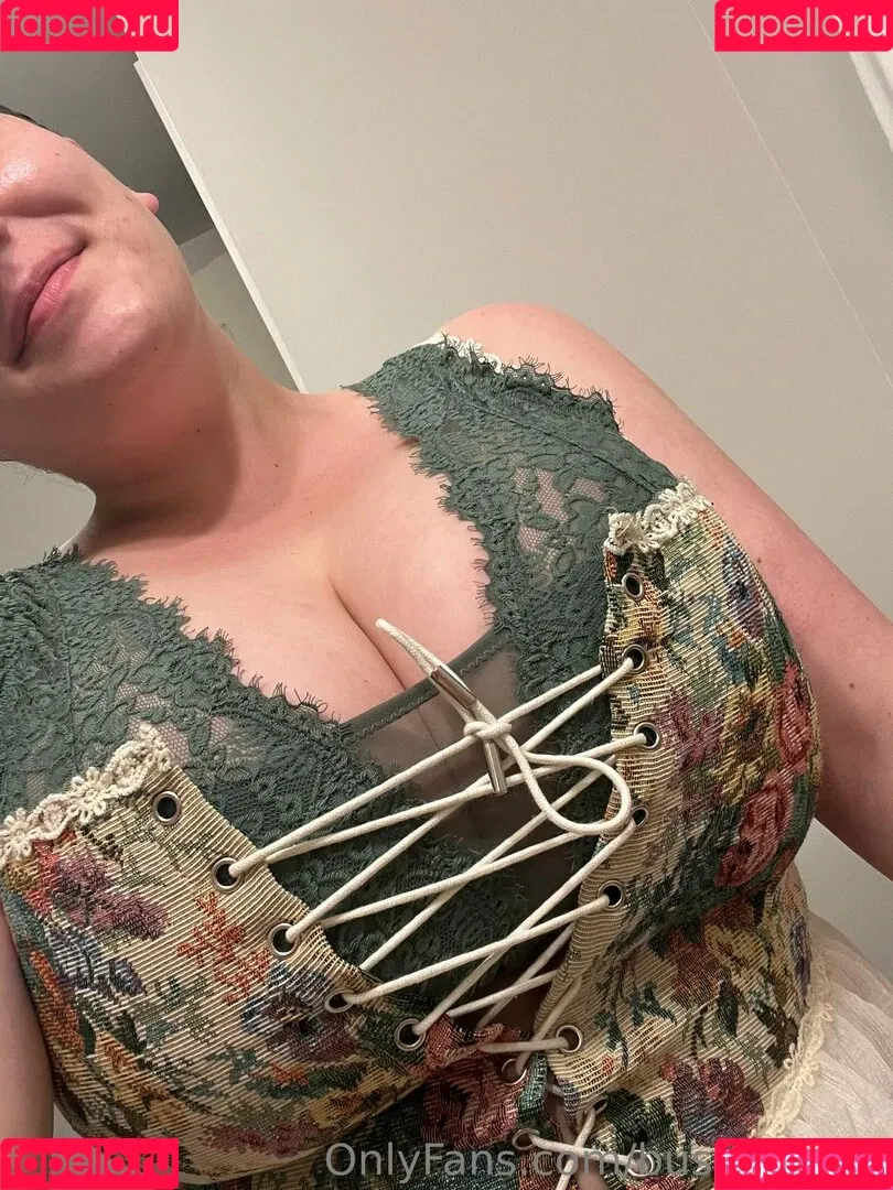 Bustybae95 Onlyfans Photo Gallery 