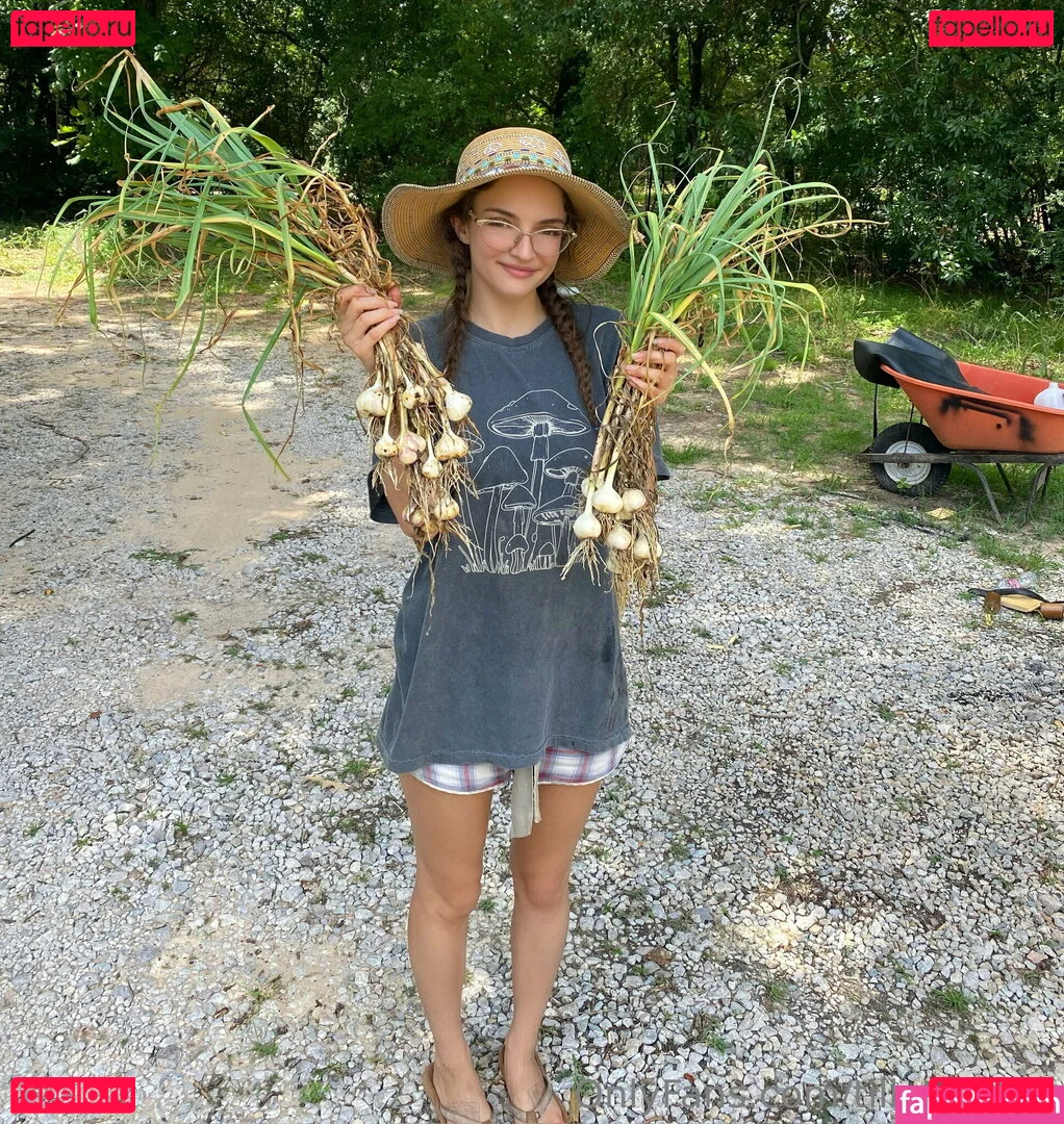 tillytoyfree Onlyfans Photo Gallery 