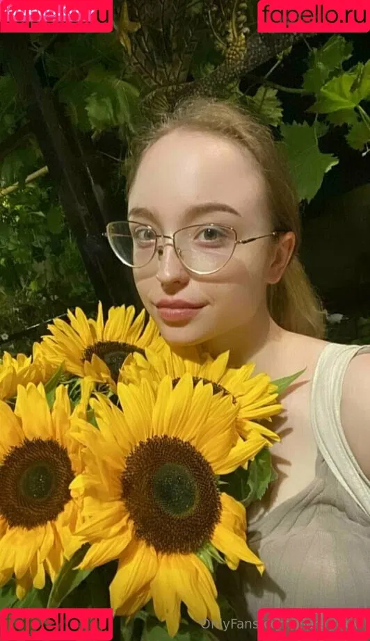 elara_luuv Onlyfans Photo Gallery 