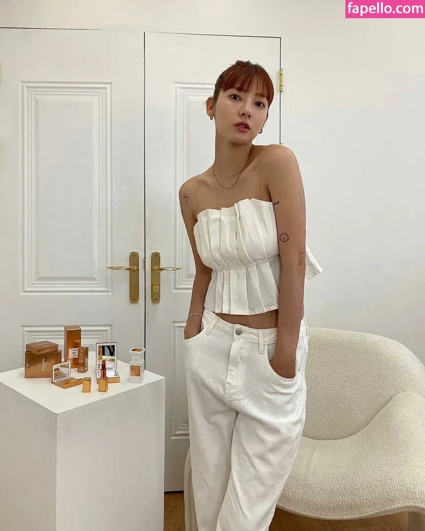 Jeon Jisu Onlyfans Photo Gallery 