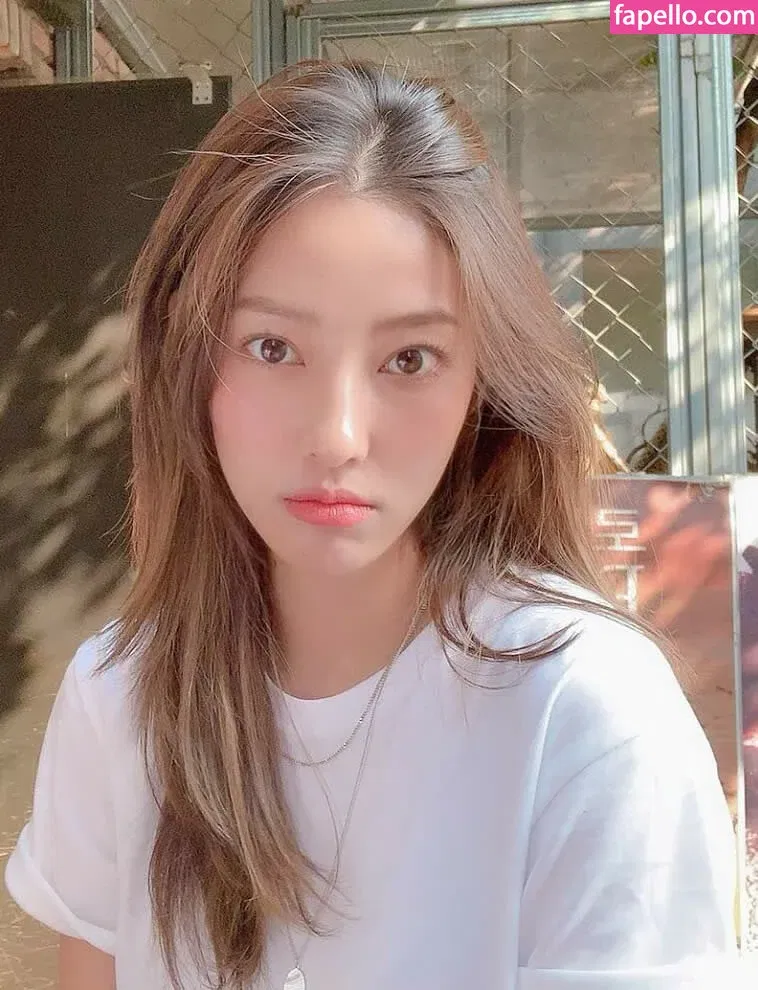 Jeon Jisu Onlyfans Photo Gallery 