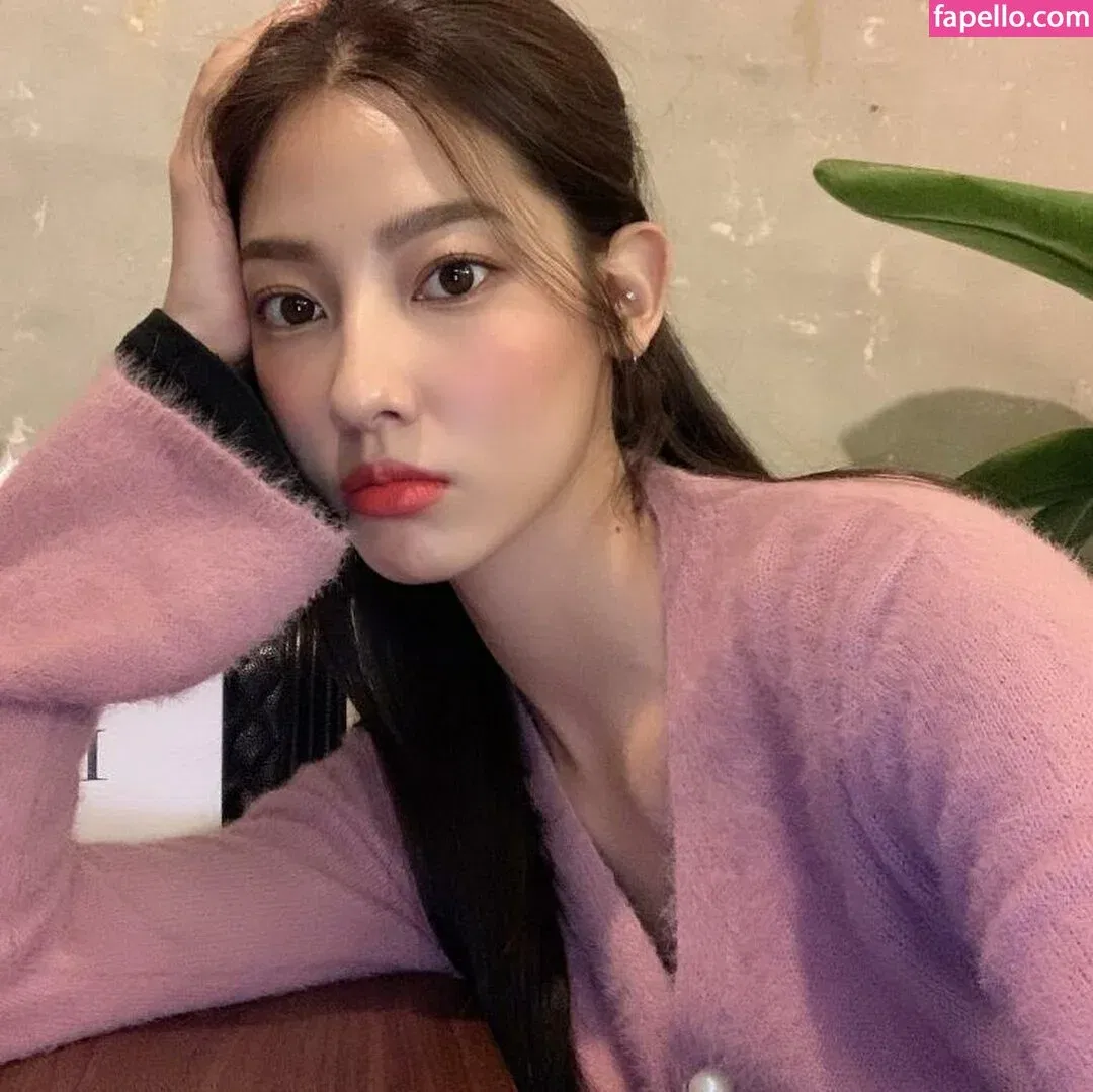 Jeon Jisu Onlyfans Photo Gallery 