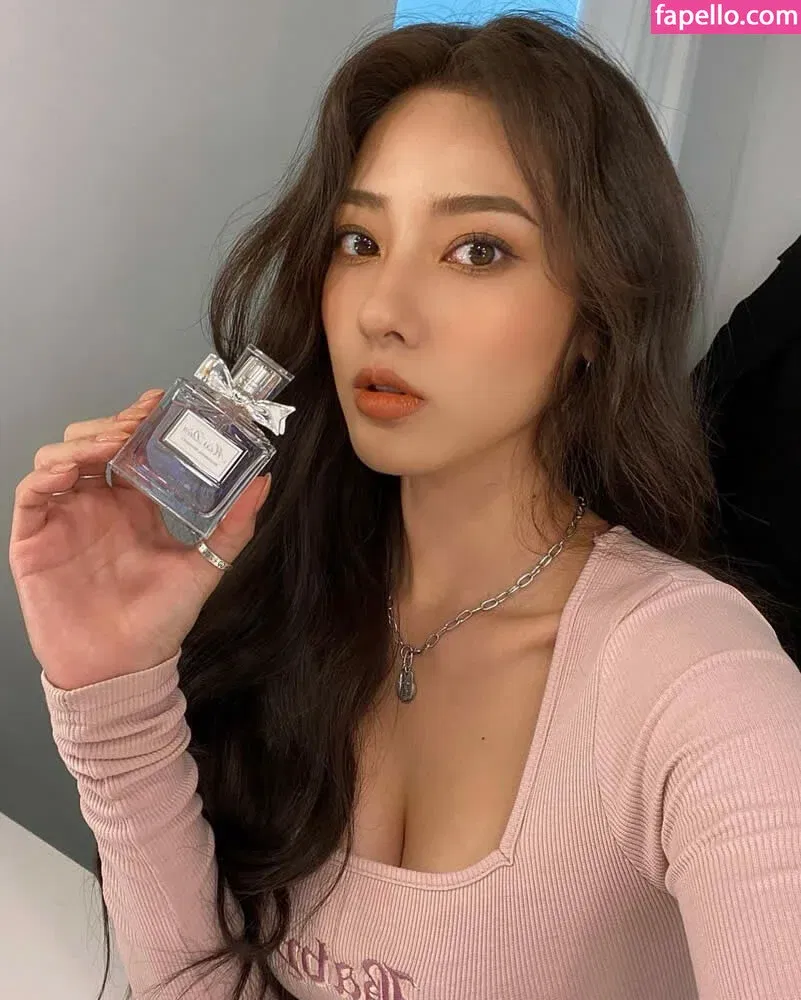 Jeon Jisu Onlyfans Photo Gallery 