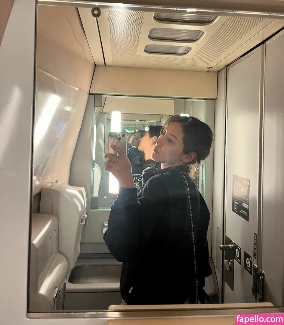 Jeon Jisu Onlyfans Photo Gallery 