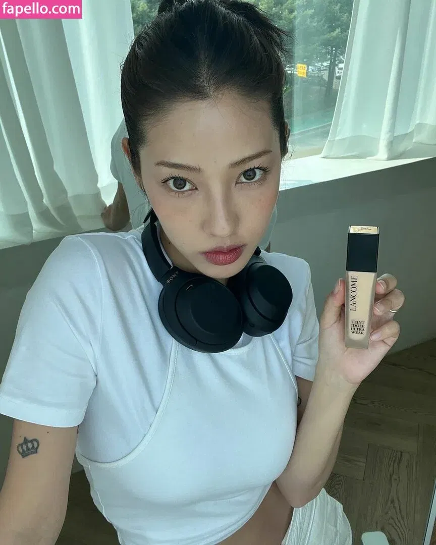 Jeon Jisu Onlyfans Photo Gallery 