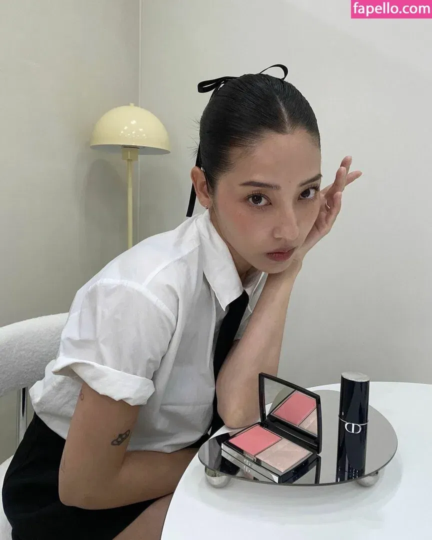 Jeon Jisu Onlyfans Photo Gallery 