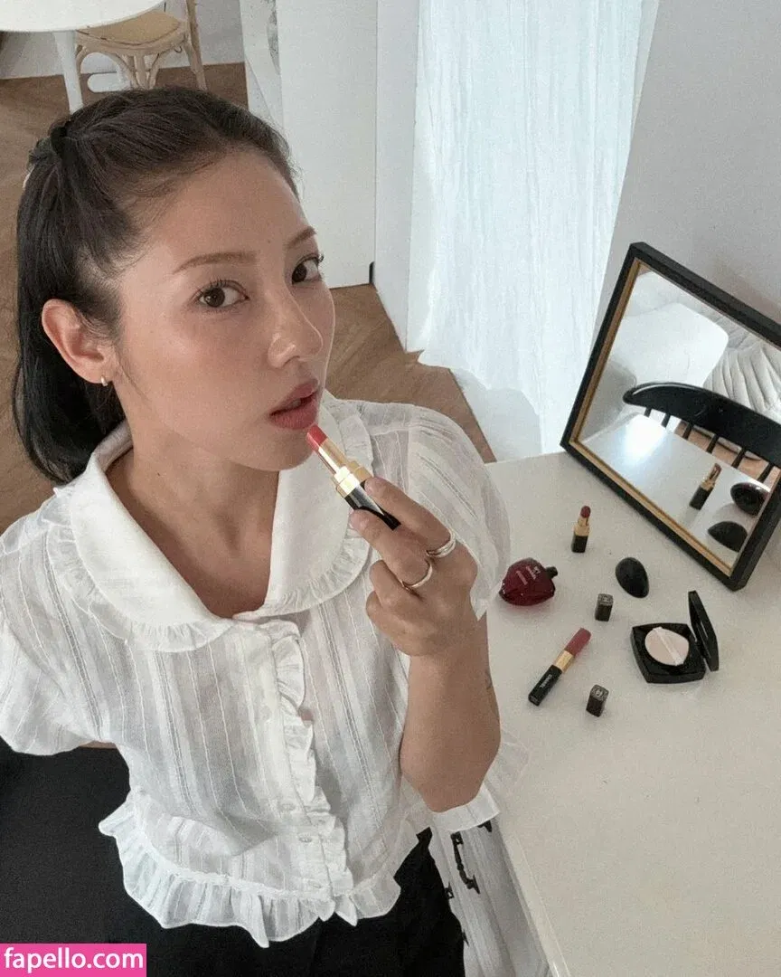 Jeon Jisu Onlyfans Photo Gallery 