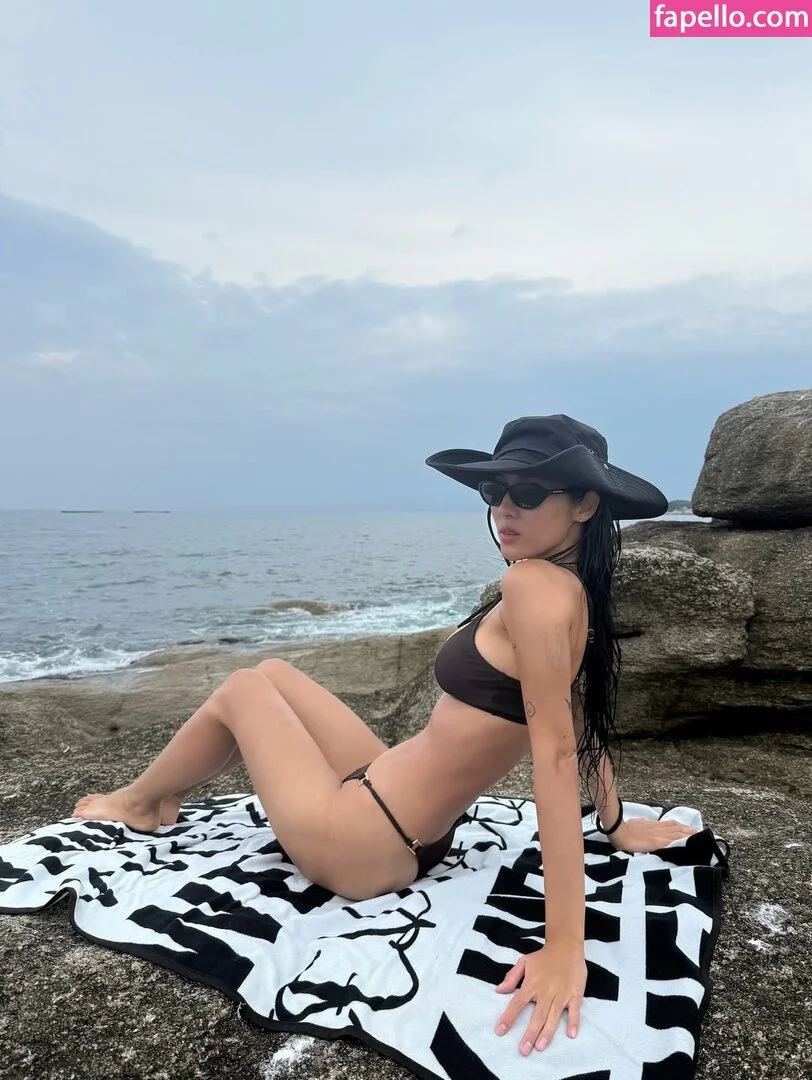 Jeon Jisu Onlyfans Photo Gallery 