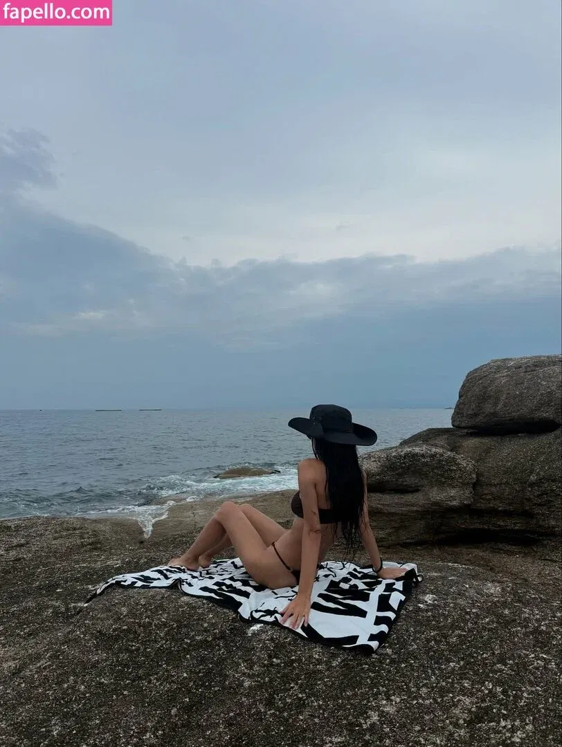 Jeon Jisu Onlyfans Photo Gallery 