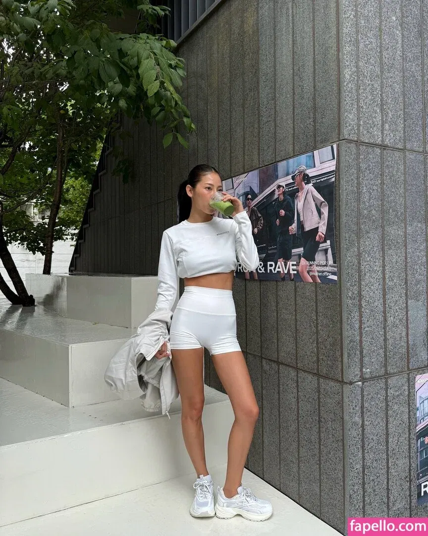 Jeon Jisu Onlyfans Photo Gallery 