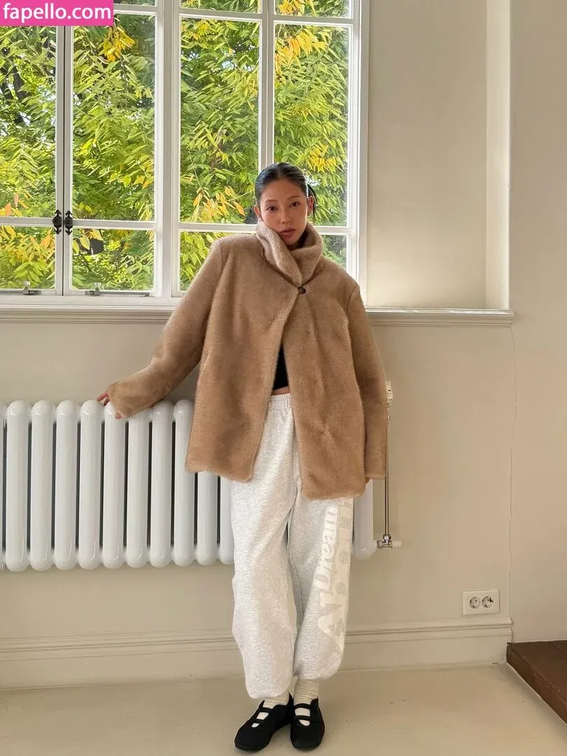 Jeon Jisu Onlyfans Photo Gallery 