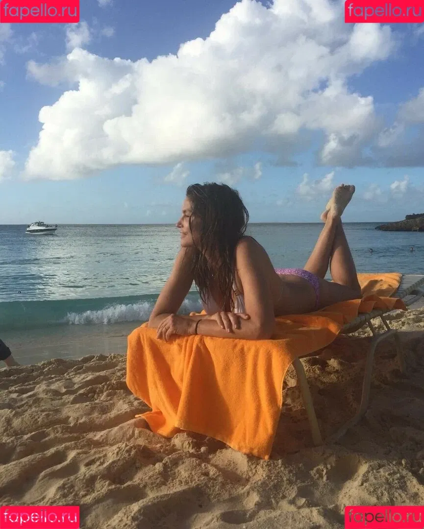 Cindy Crawford Onlyfans Photo Gallery 