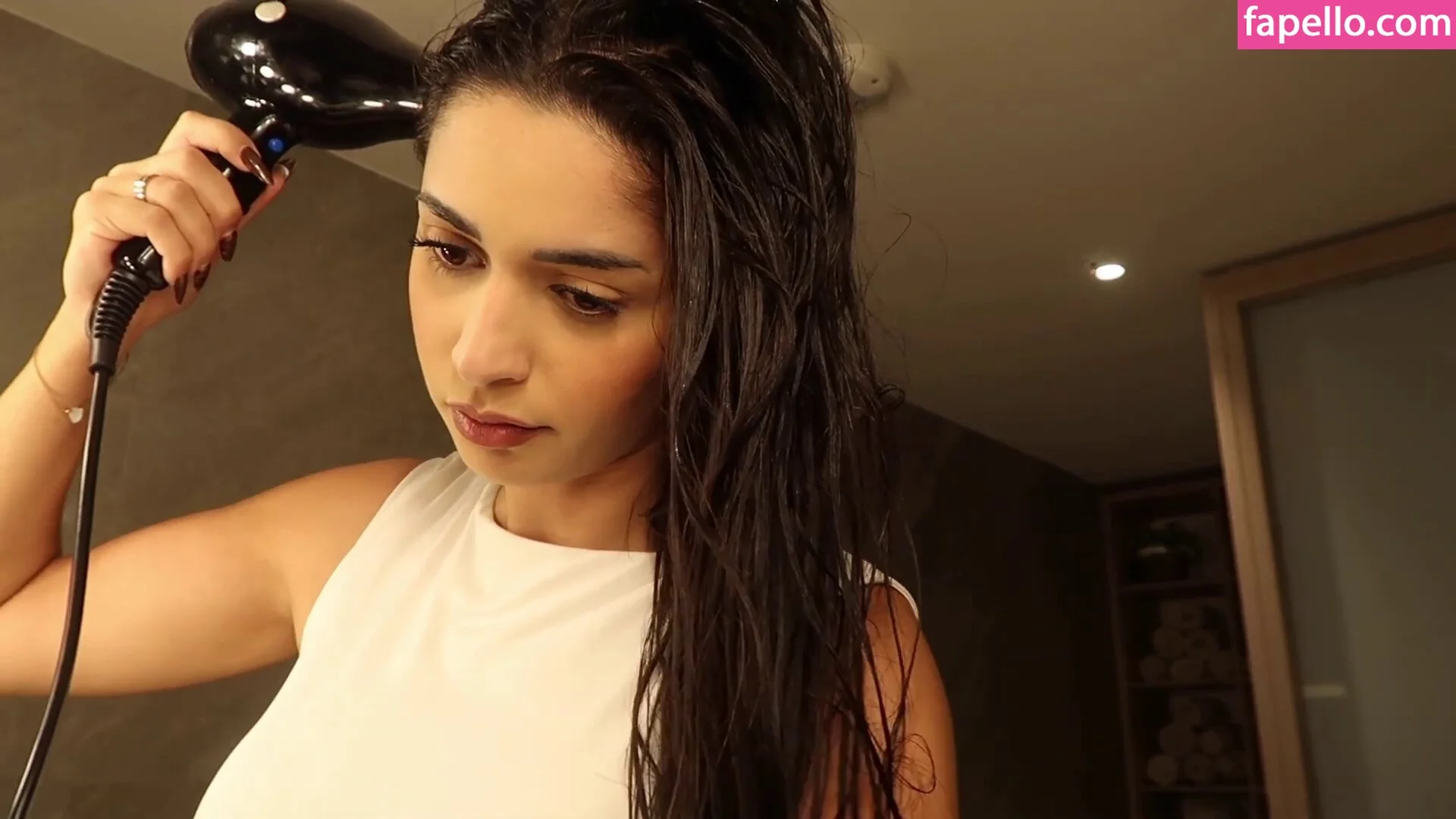 Shirin Azami Onlyfans Photo Gallery 