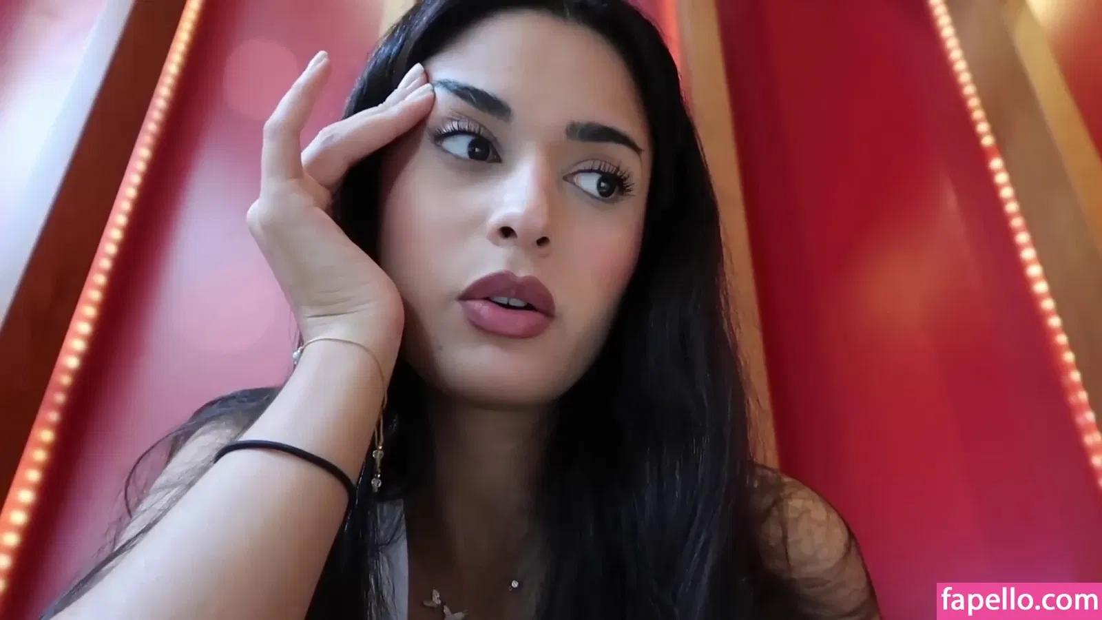 Shirin Azami Onlyfans Photo Gallery 