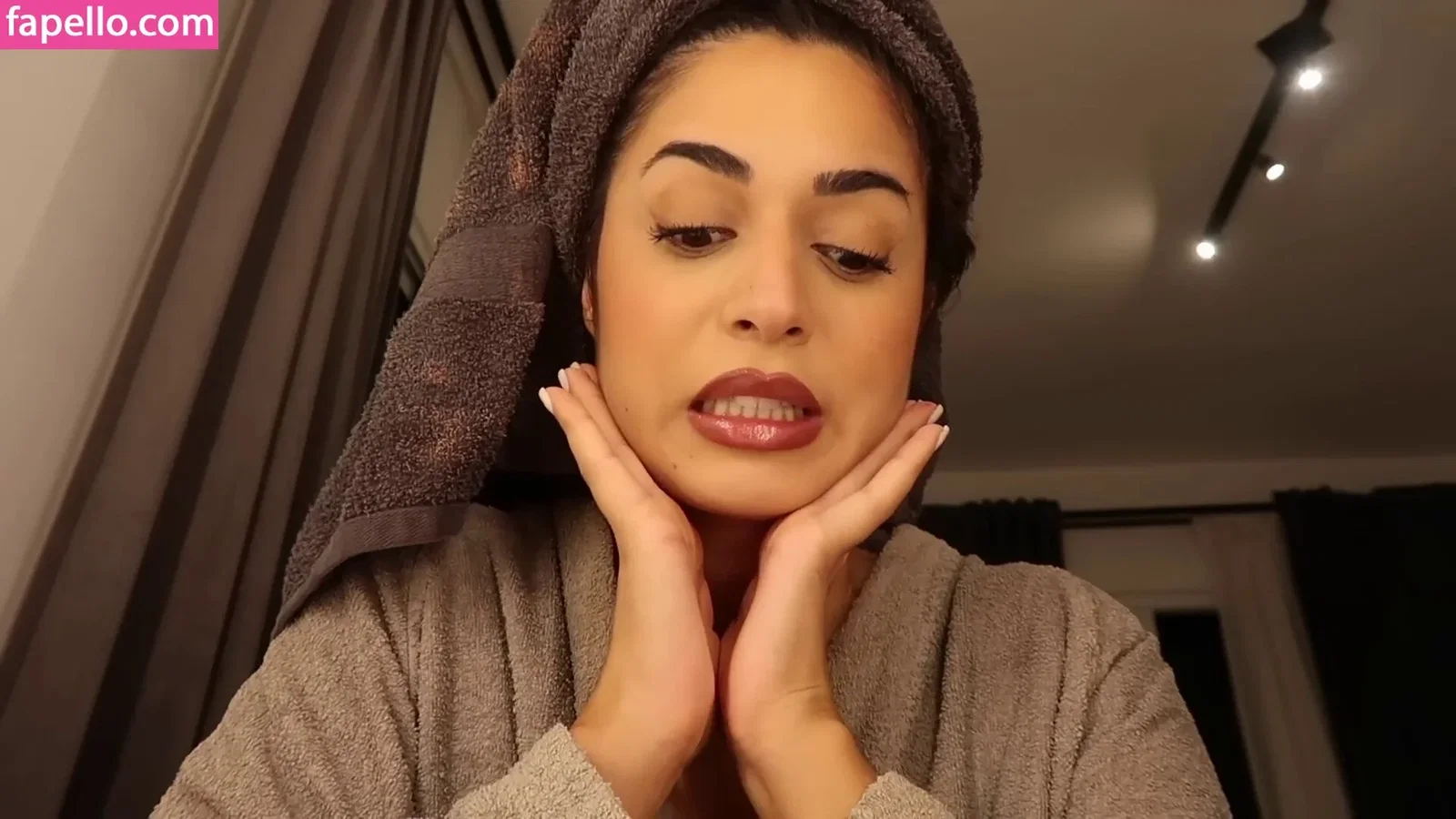 Shirin Azami Onlyfans Photo Gallery 