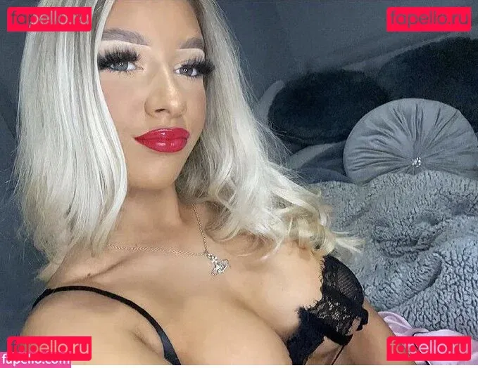 Neve Ellel Onlyfans Photo Gallery 