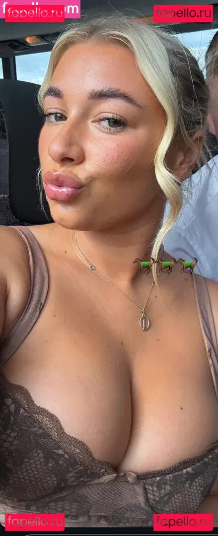 Neve Ellel Onlyfans Photo Gallery 