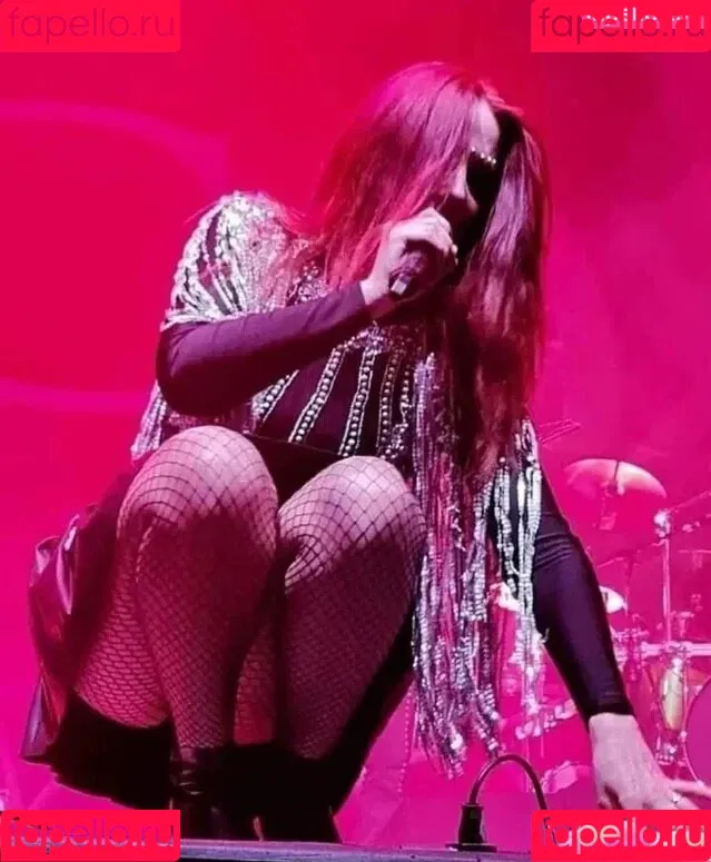 Simone Simons Onlyfans Photo Gallery 