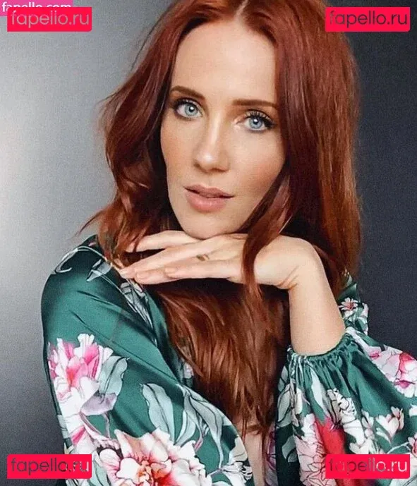 Simone Simons Onlyfans Photo Gallery 