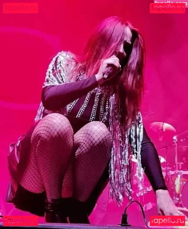 Simone Simons Onlyfans Photo Gallery 