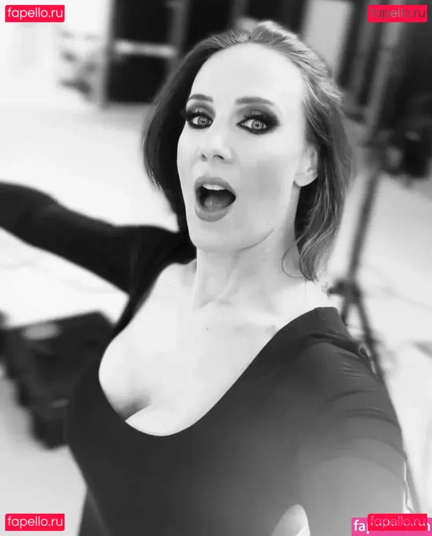 Simone Simons Onlyfans Photo Gallery 