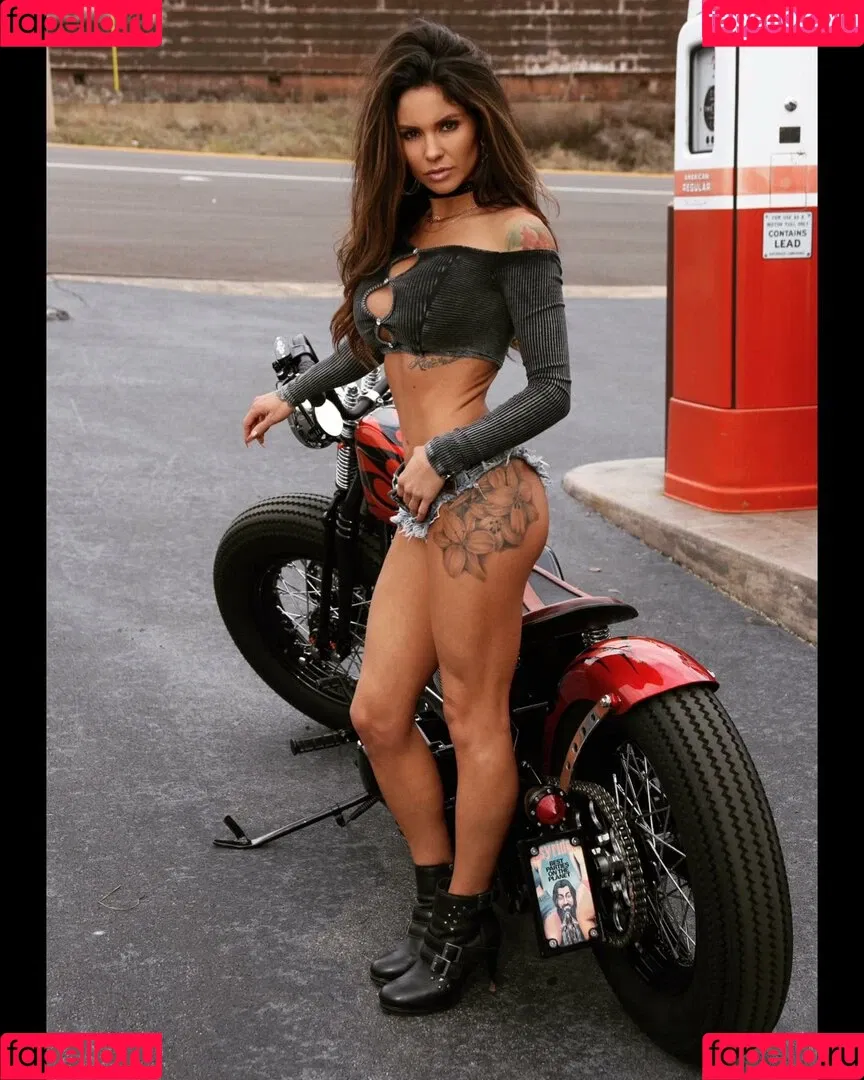 Kristen Strout Onlyfans Photo Gallery 