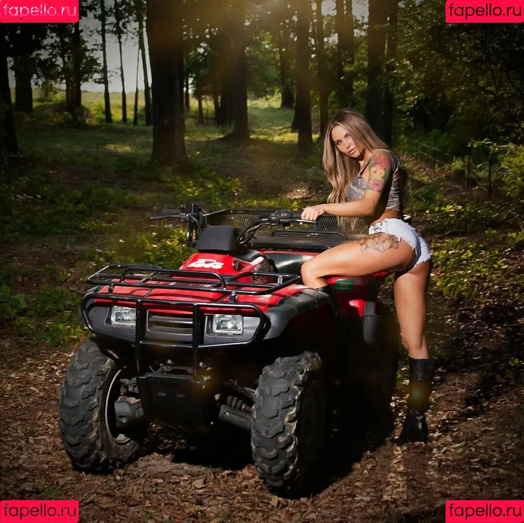 Kristen Strout Onlyfans Photo Gallery 