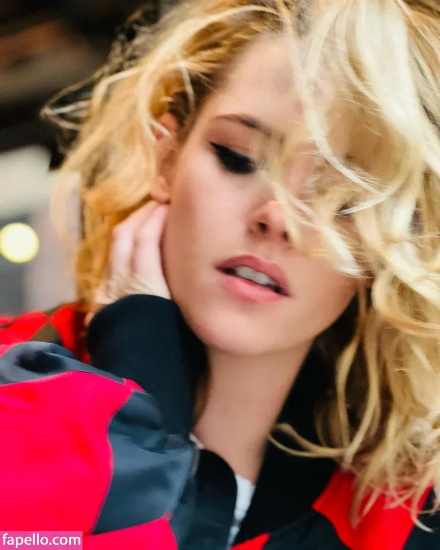 Kristen Strout Onlyfans Photo Gallery 