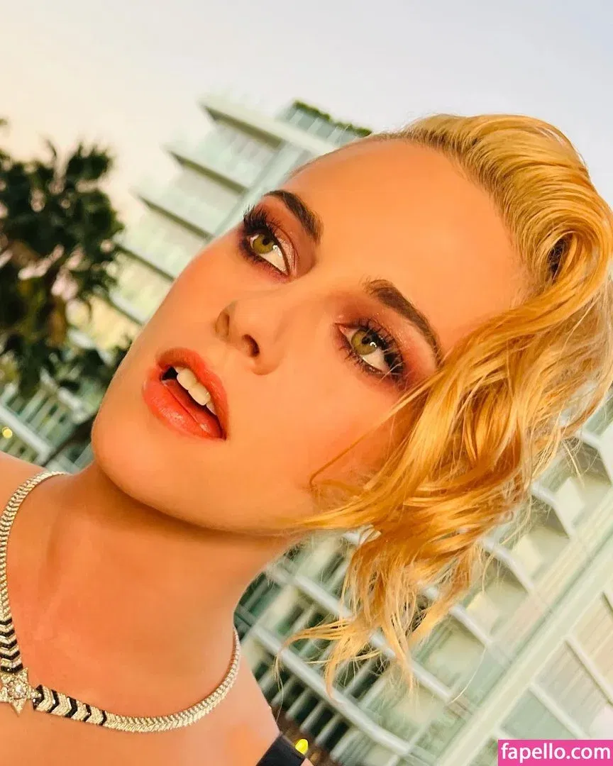 Kristen Strout Onlyfans Photo Gallery 