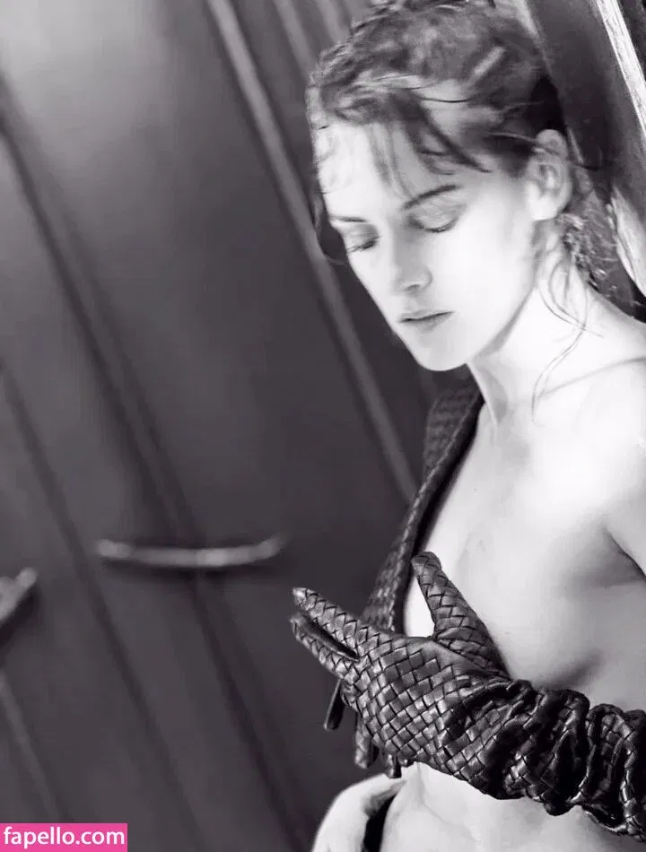 Kristen Strout Onlyfans Photo Gallery 